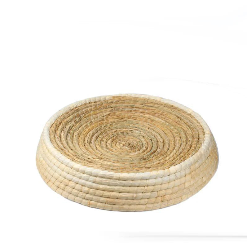 Round cat scratcher with raised edge