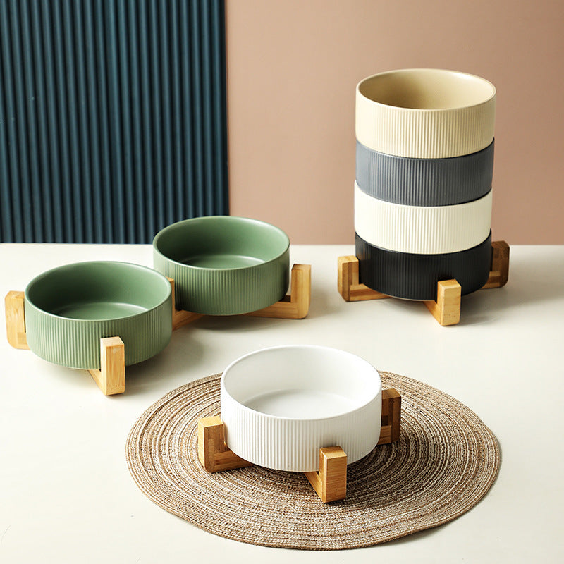 Elevated pet feeding bowl in use